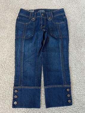 Lush Vintage Aesthetic Low Rise Dark Wash Denim Capri Pants with Button Details